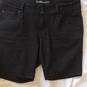 Black stretchy shorts w/ 8" inseam